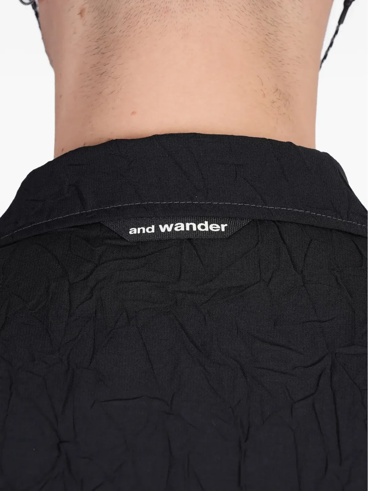 and Wander シワ加工シャツ ブラック - 画像5