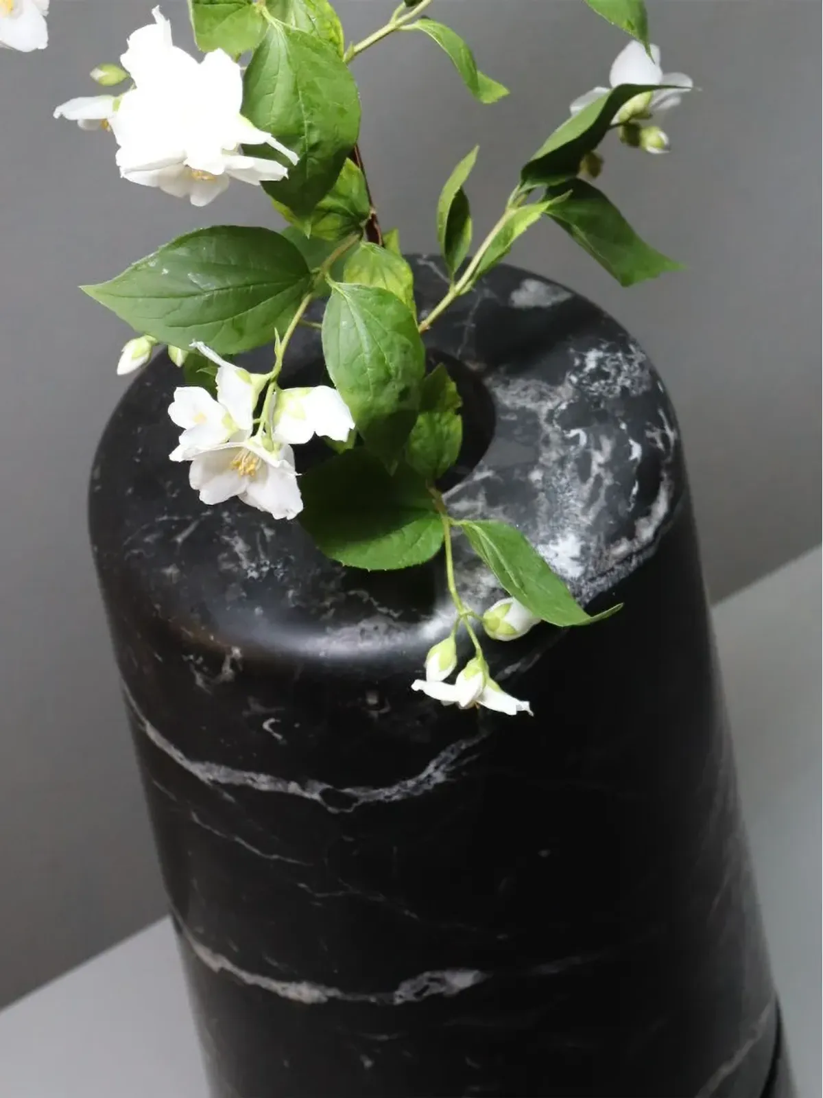 Editions Milano Atlantico H marble vase - Black - 画像3