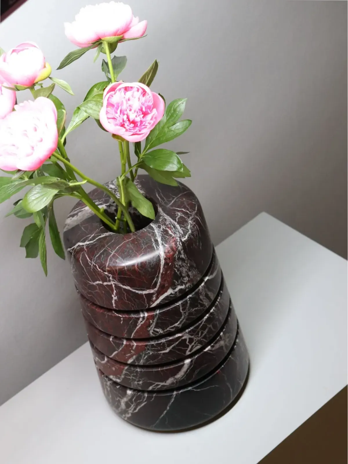 Editions Milano Atlantico スタックド マーブル柄花瓶 - Red - 画像3