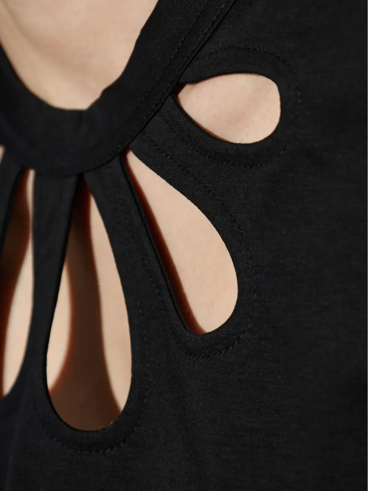 Noir Kei Ninomiya カットアウトTシャツ - 画像5