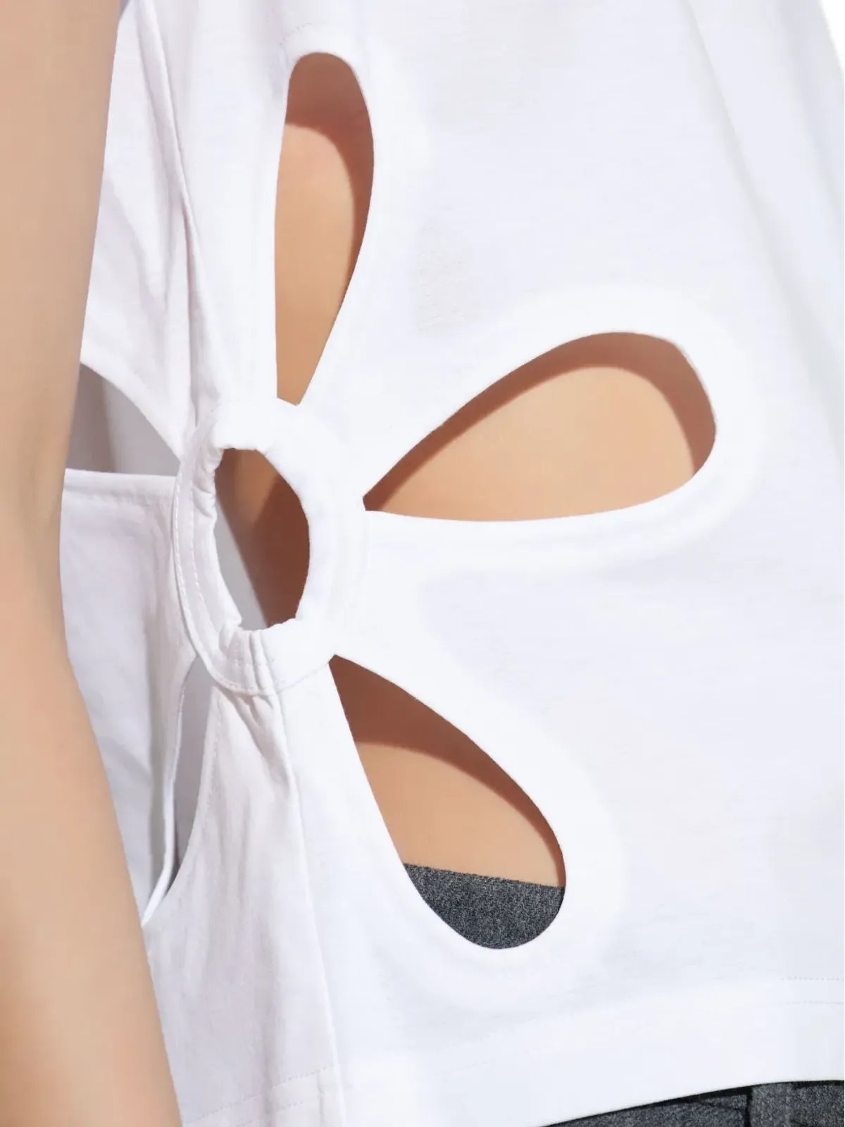 Noir Kei Ninomiya 花柄カットアウトTシャツ - 画像5