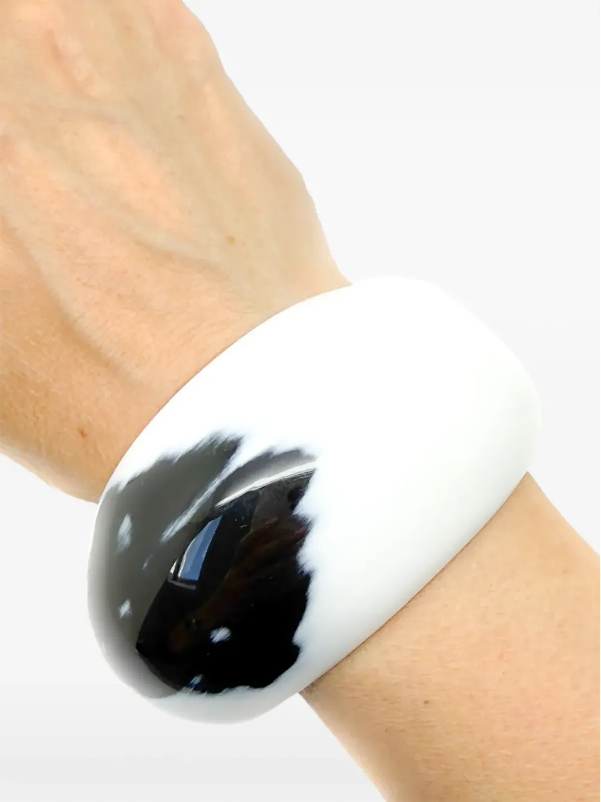 Jennifer Gibson Jewellery モノクローム カフブレスレット - 画像2