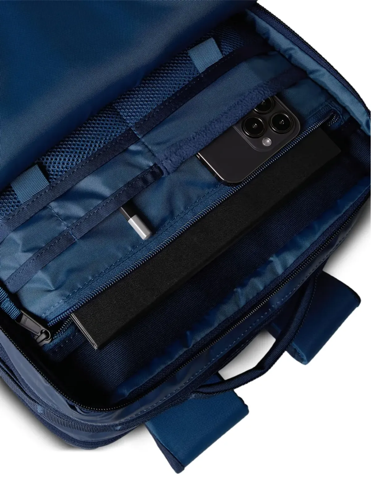 The North Face Camp Voyager Daypack パッド入りパネルデイパック - 画像4