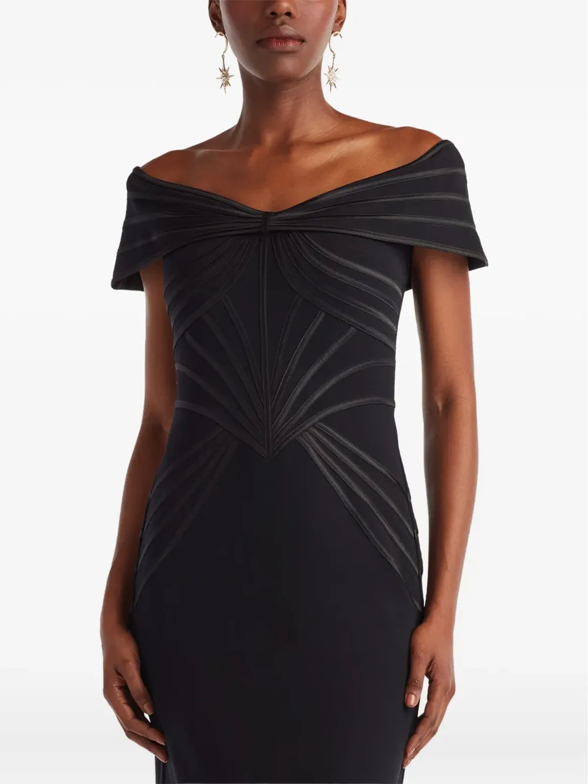 Tadashi Shoji オフショルダーパネルドガウン - 画像4