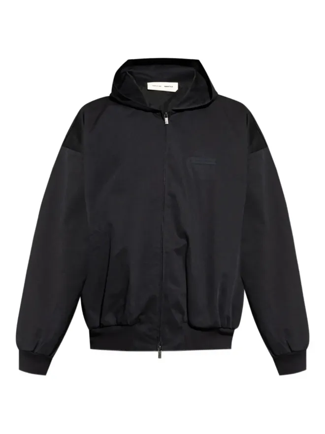 Fear of God ESSENTIALS FEAR OF GOD ESSENTIALS ロゴパッチフーデッドジャケットの商品画像