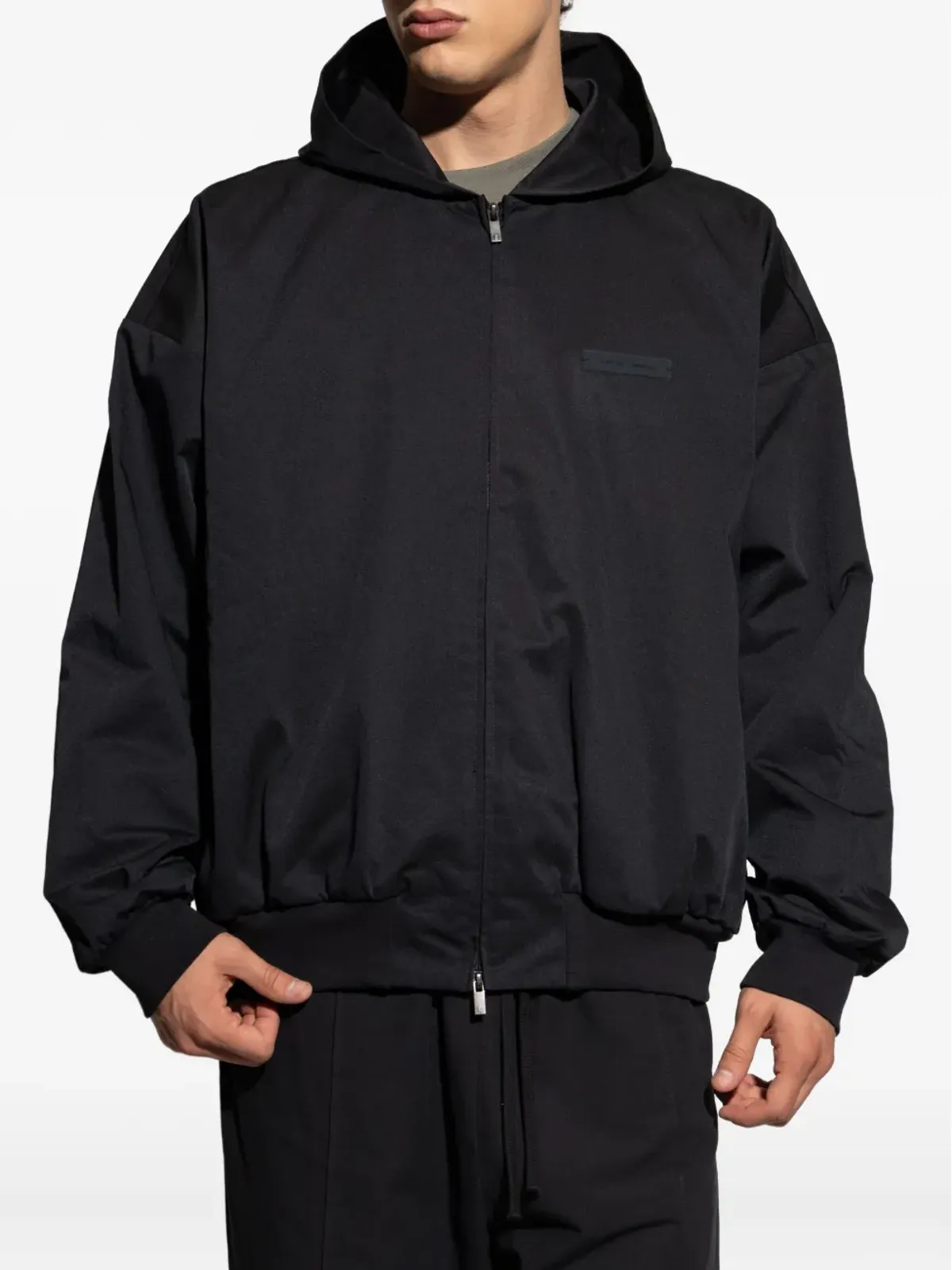 FEAR OF GOD ESSENTIALS ロゴパッチフーデッドジャケット - 画像3