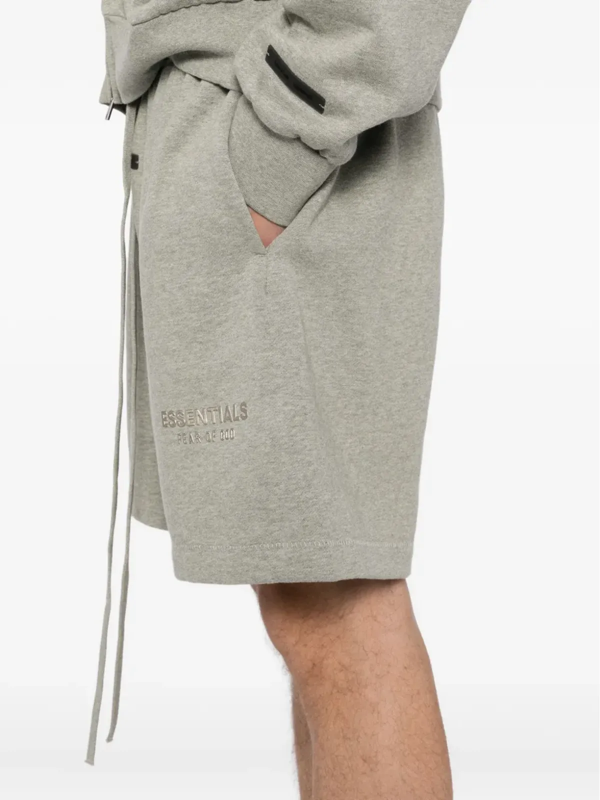 FEAR OF GOD ESSENTIALS ロゴアップリケショートパンツ - 画像5