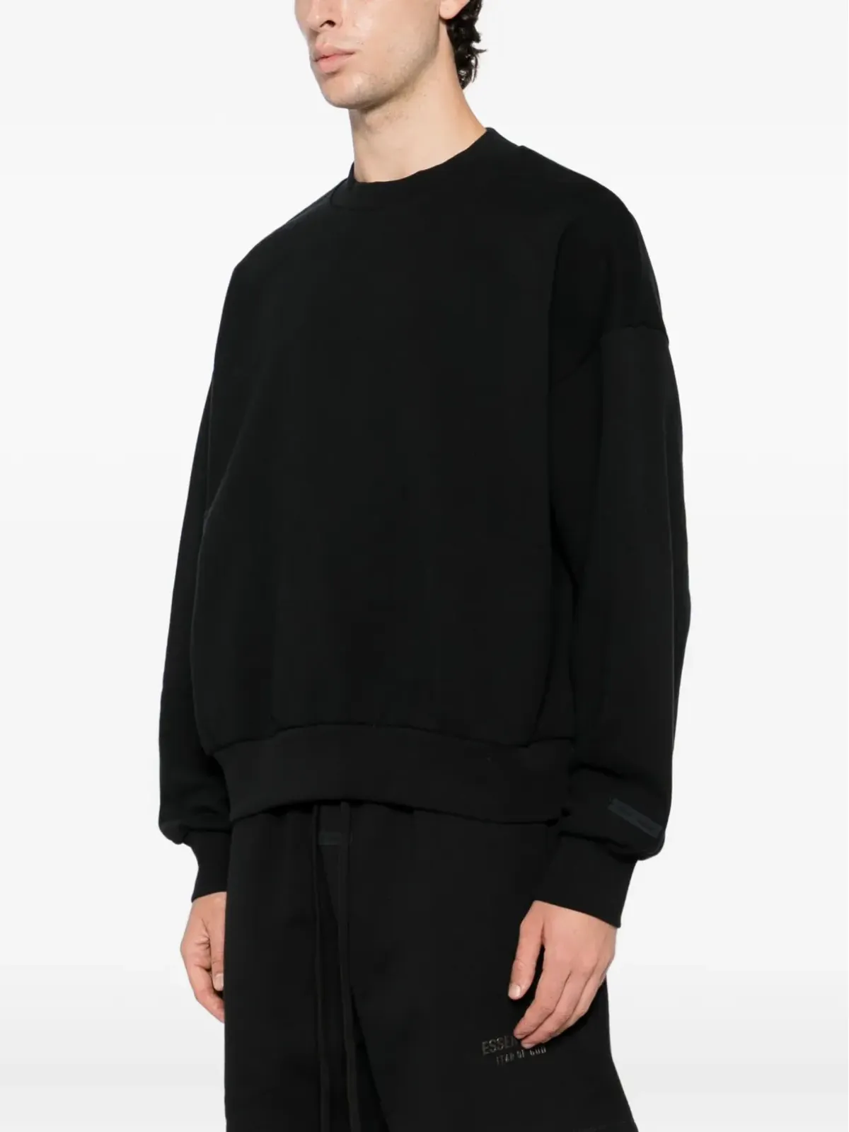 FEAR OF GOD ESSENTIALS ロゴエンボス スウェットシャツ - ブラック - 画像3