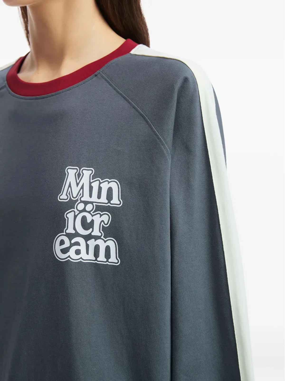 Mini Cream ラグラン袖ロゴプリントトップス - 画像5