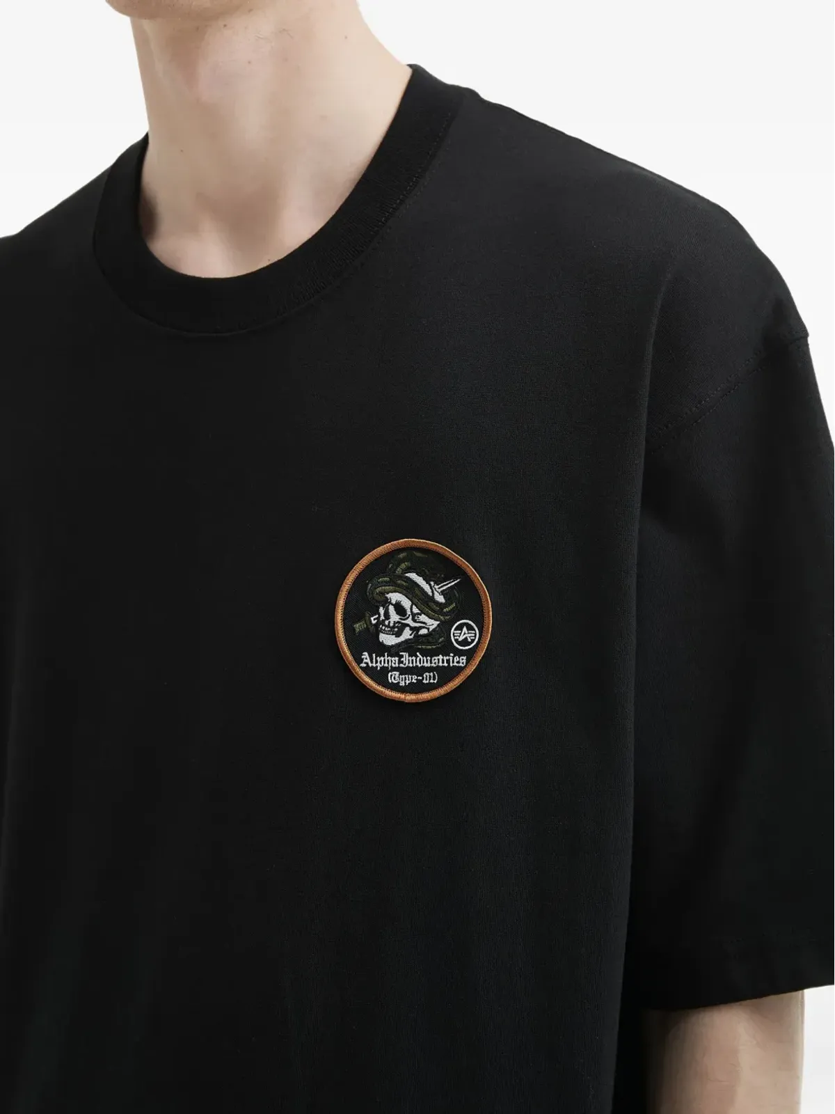 Alpha Industries スカルパッチ コットン Tシャツ（ブラック） - 画像5