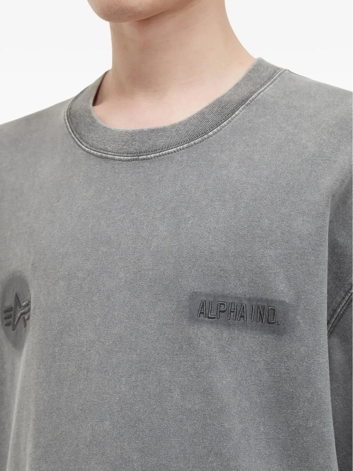 Alpha Industries ロゴパッチ刺繍 Tシャツ - 画像5
