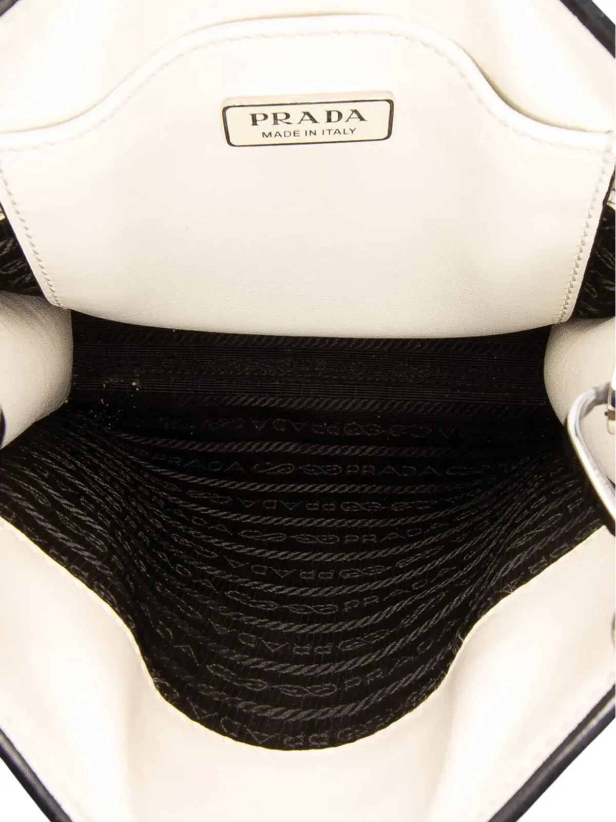 Prada Pre-Owned ミニ ソフトカーフ ロゴ ドリル サッチェル - 画像4