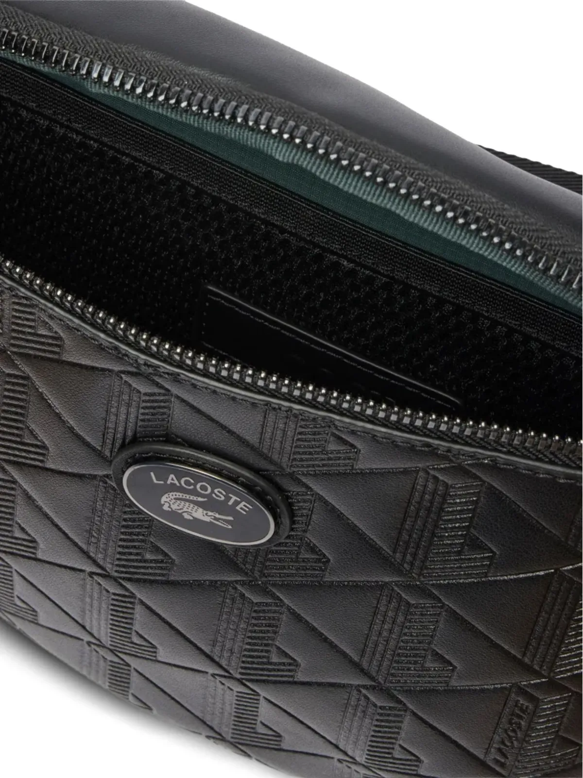Lacoste ジオメトリックエンボス ベルトバッグ ブラック - 画像5