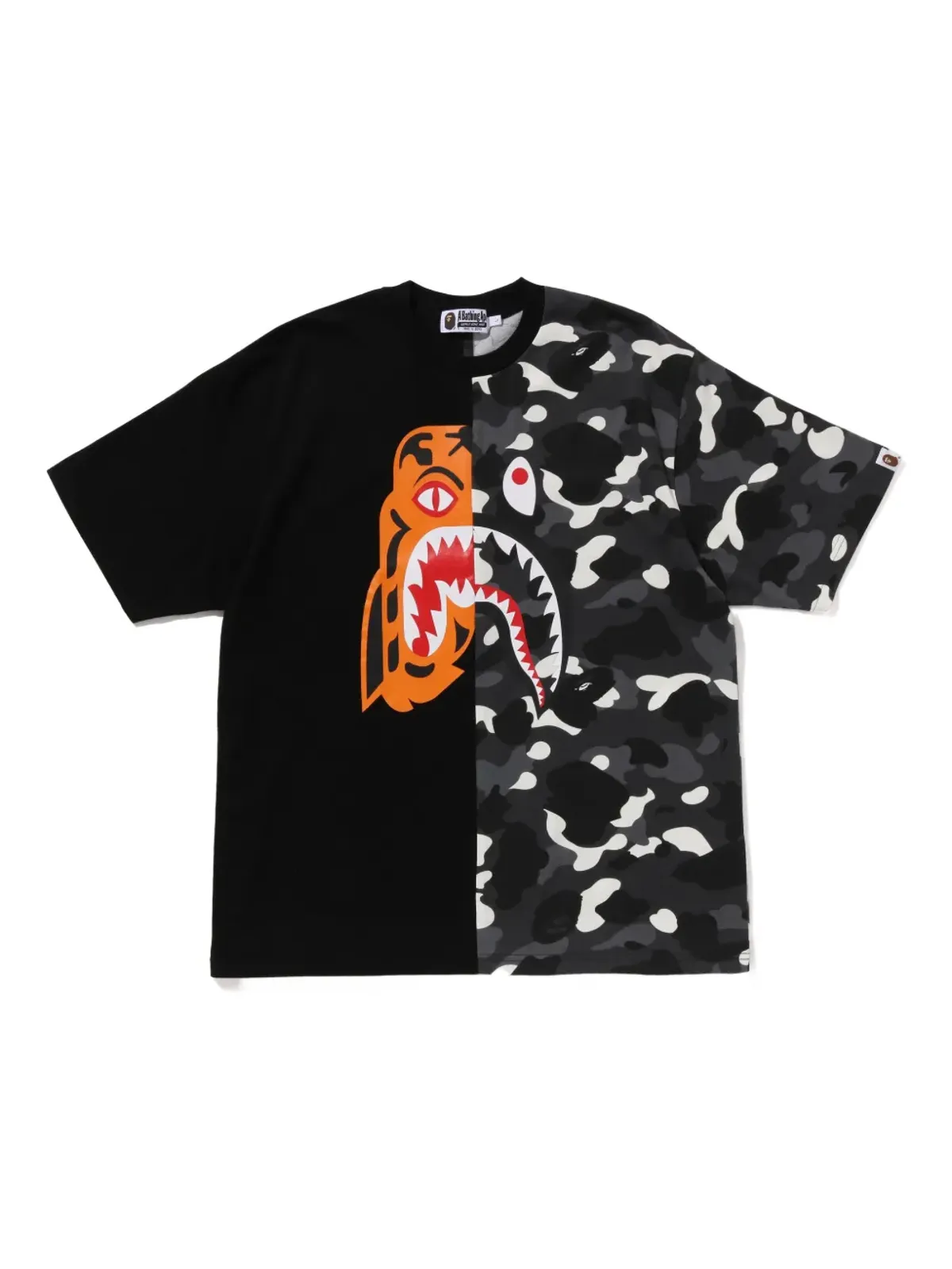 A BATHING APE® タイガーシャーク カモ Tシャツ - 画像1