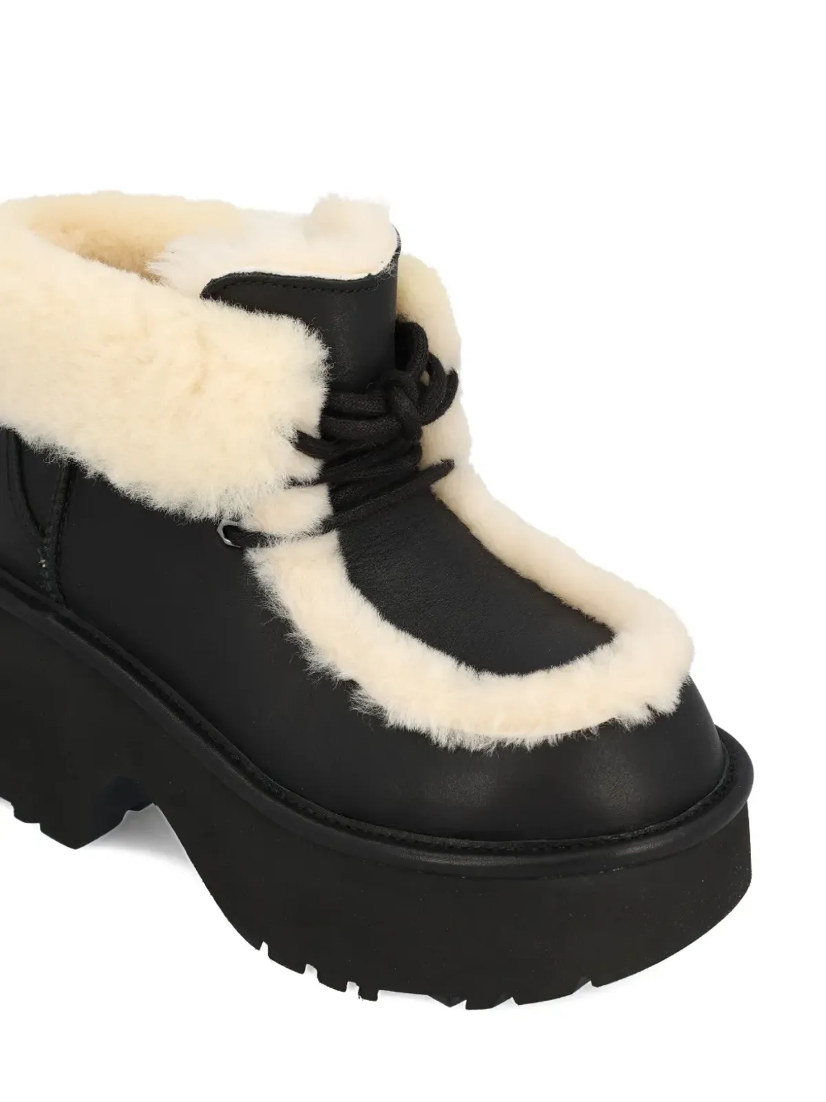 UGG クラシック Esmee プラットフォームブーツ - 画像3