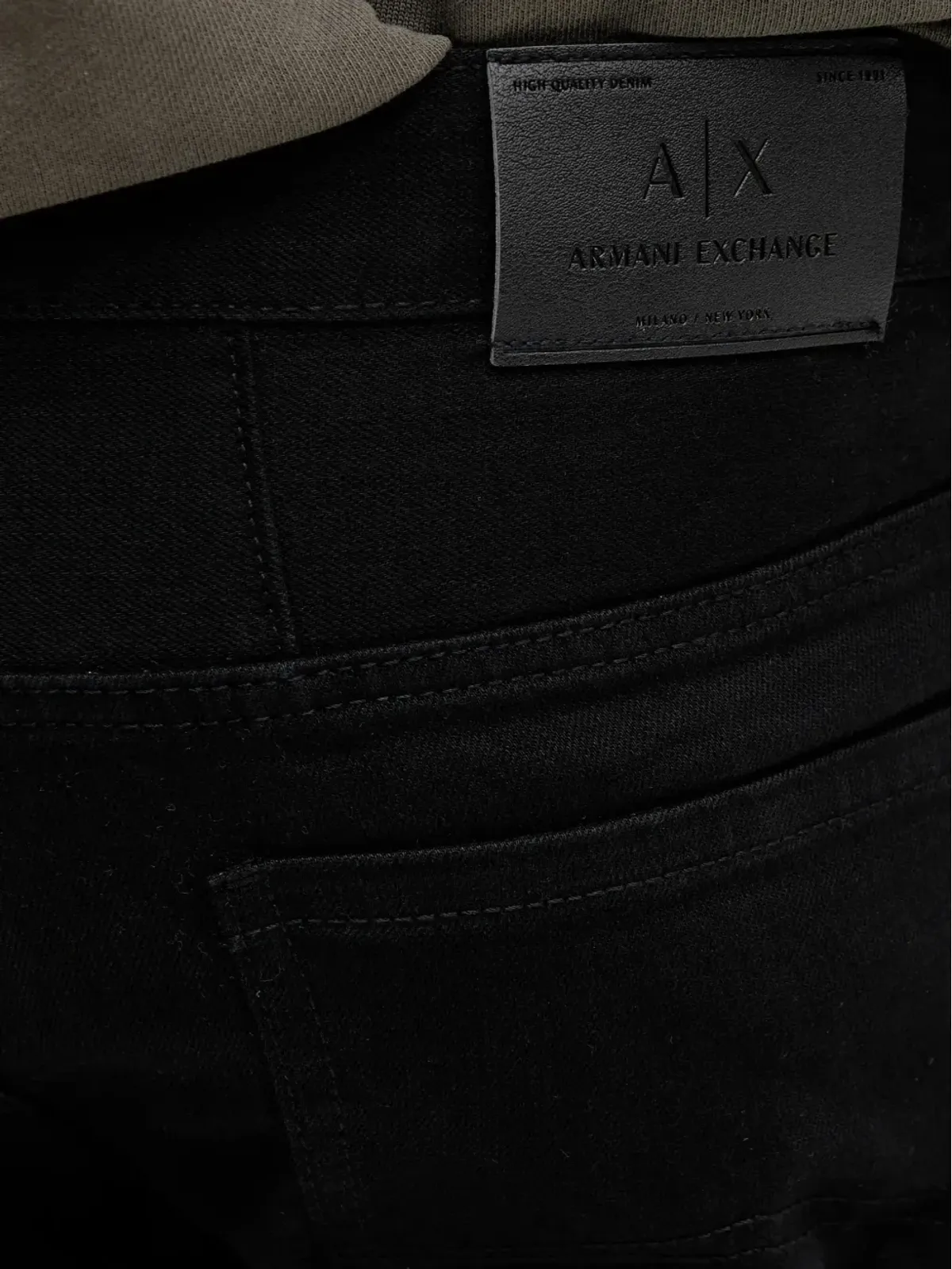 Armani Exchange 黒のスキニージーンズ - 画像4
