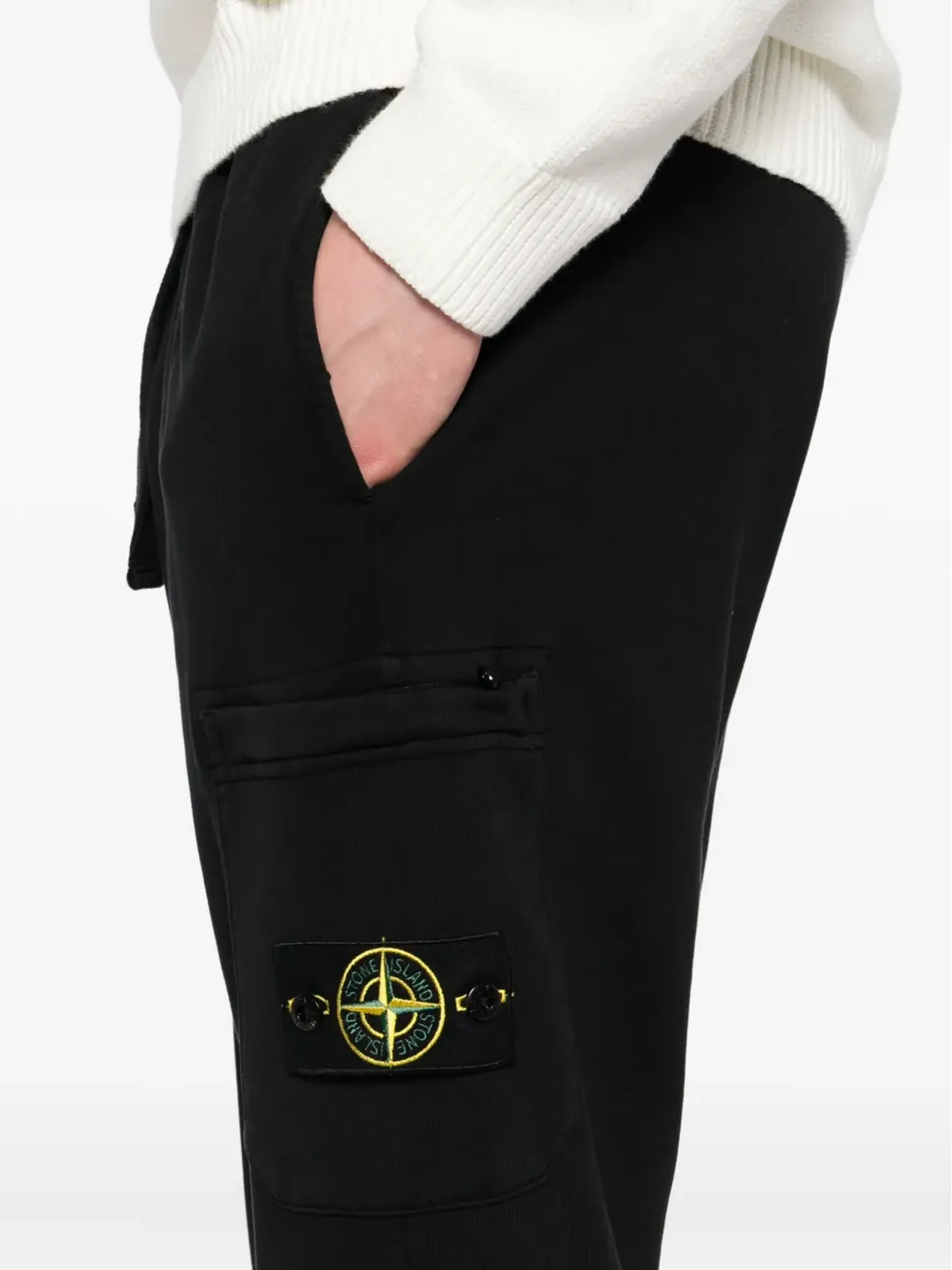 Stone Island ロゴパッチパンツ - 画像5