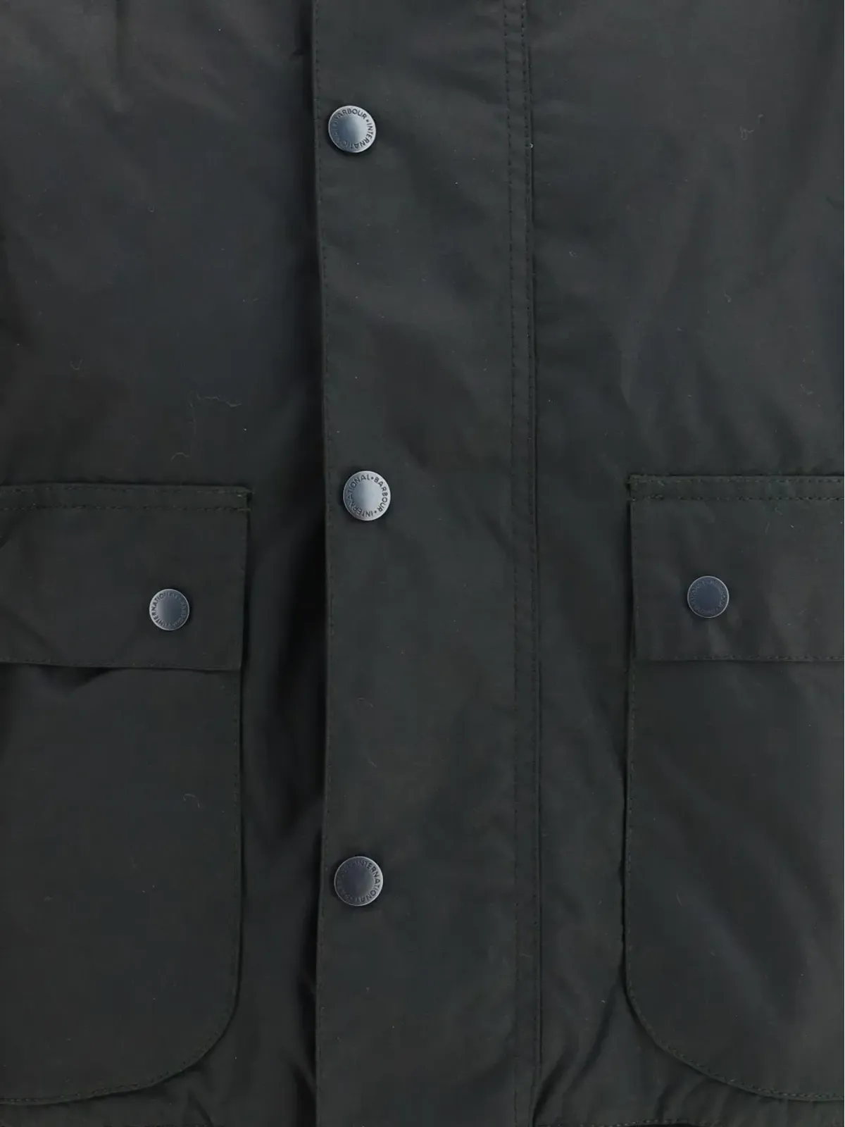 Barbour International トラクション ワックス加工 ボタン留め フラップポケット ジャケット - 画像3