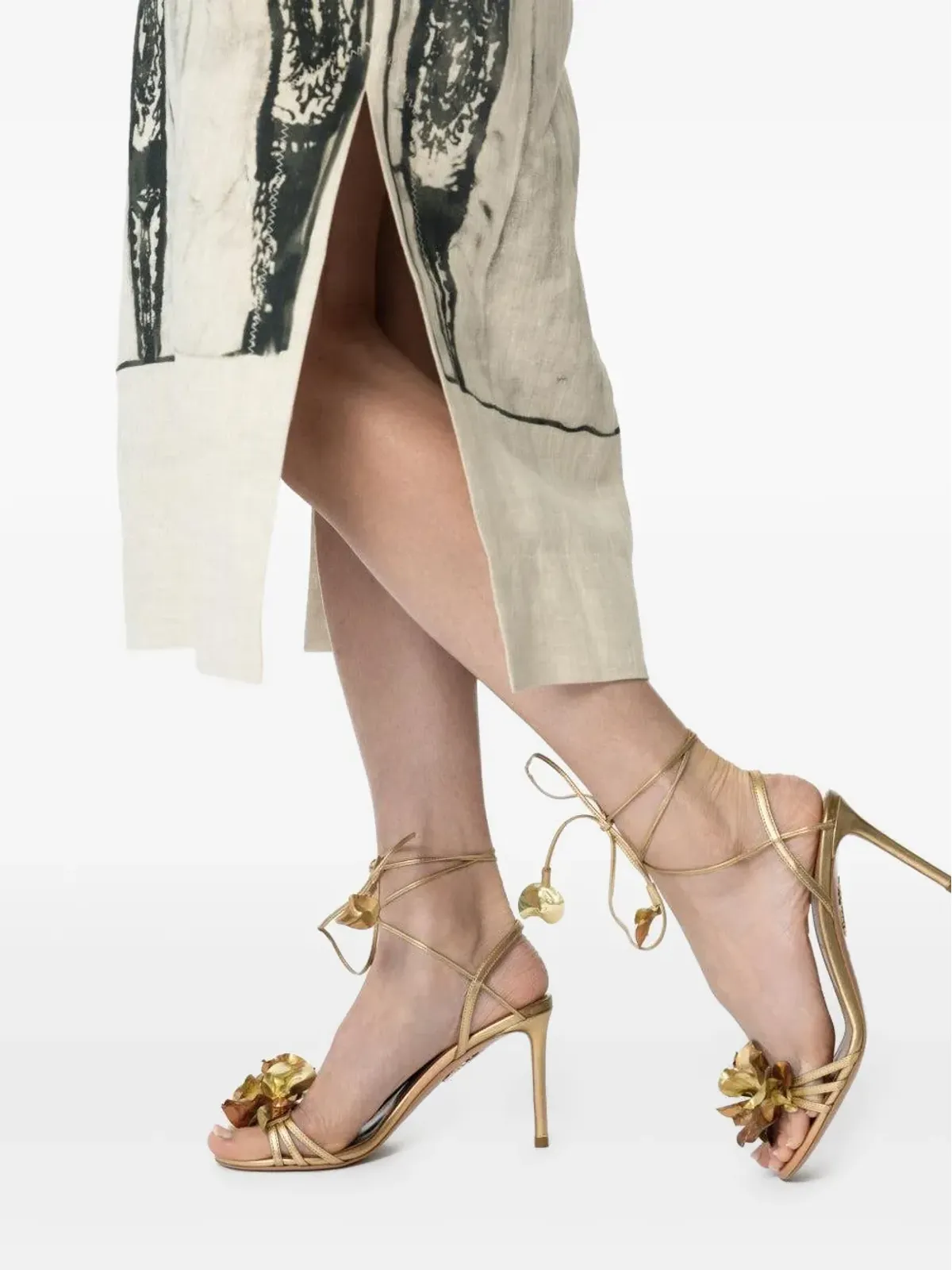 Aquazzura 夏の花モチーフ レースアップサンダル - 画像5