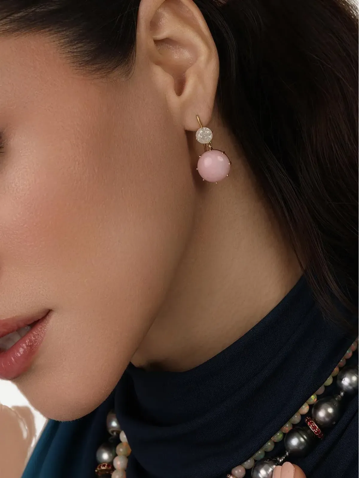 Sylva & Cie 18Kイエローゴールド アイシー ダイヤモンドとピンクオパールのイヤリング - 画像3