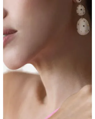 Bibi van der Velden 18Kイエローゴールド・マンモス牙とブルーサファイアの卵形イヤリング - サムネイル2