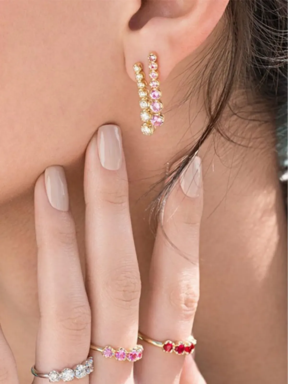 Jennifer Meyer 18Kイエローゴールド グラデーション ピンクサファイア テニススタッドピアス - 画像2