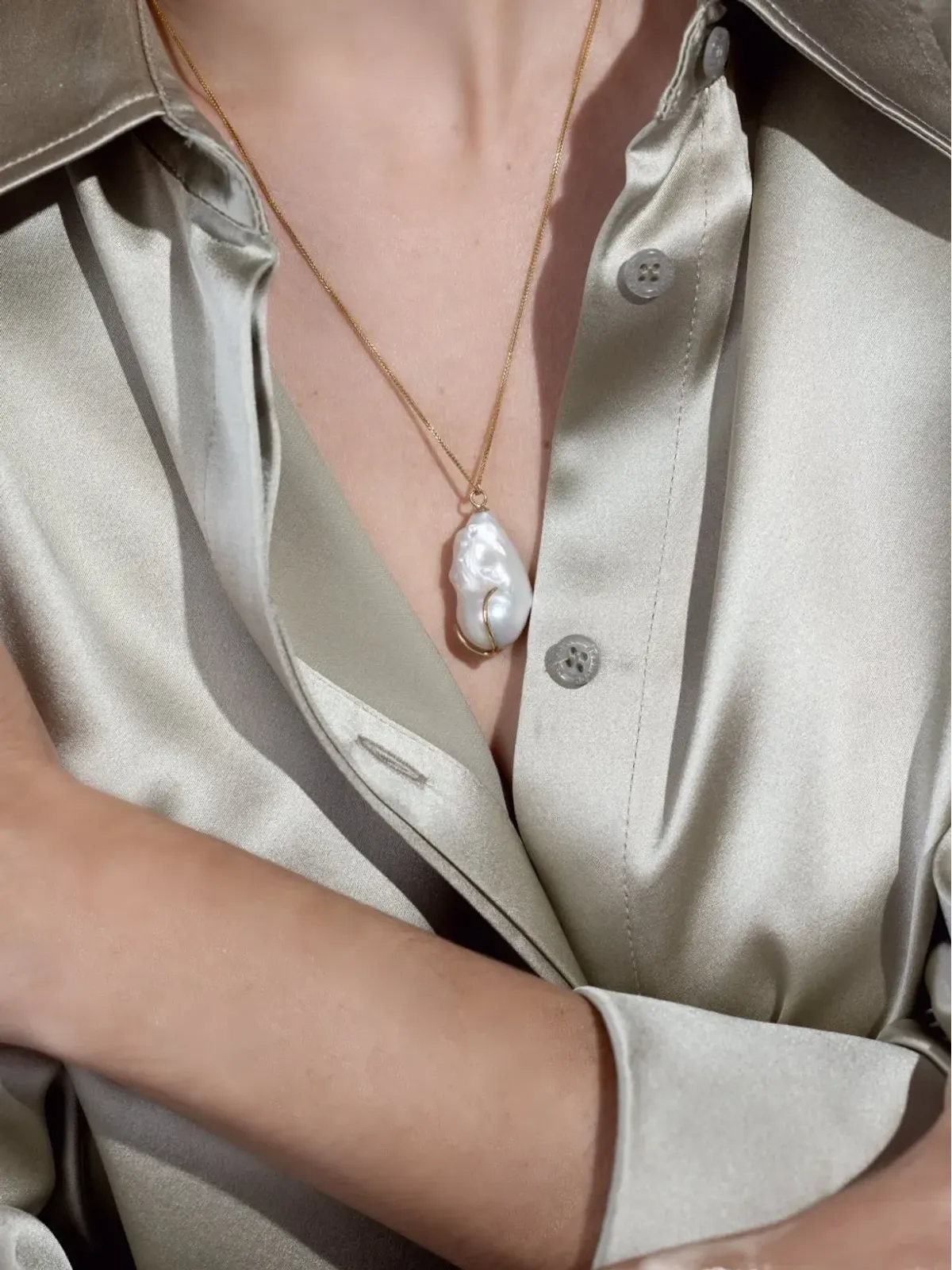 YI Collection 18ktイエローゴールド金継ぎネックレス - 画像2
