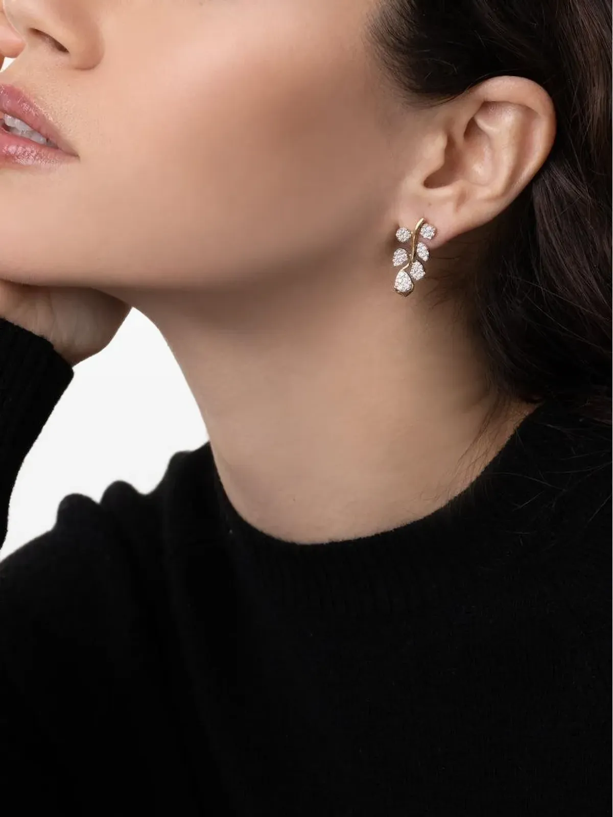 Sara Weinstock 18K Yellow Gold Diamond Cluster Earrings - 画像2
