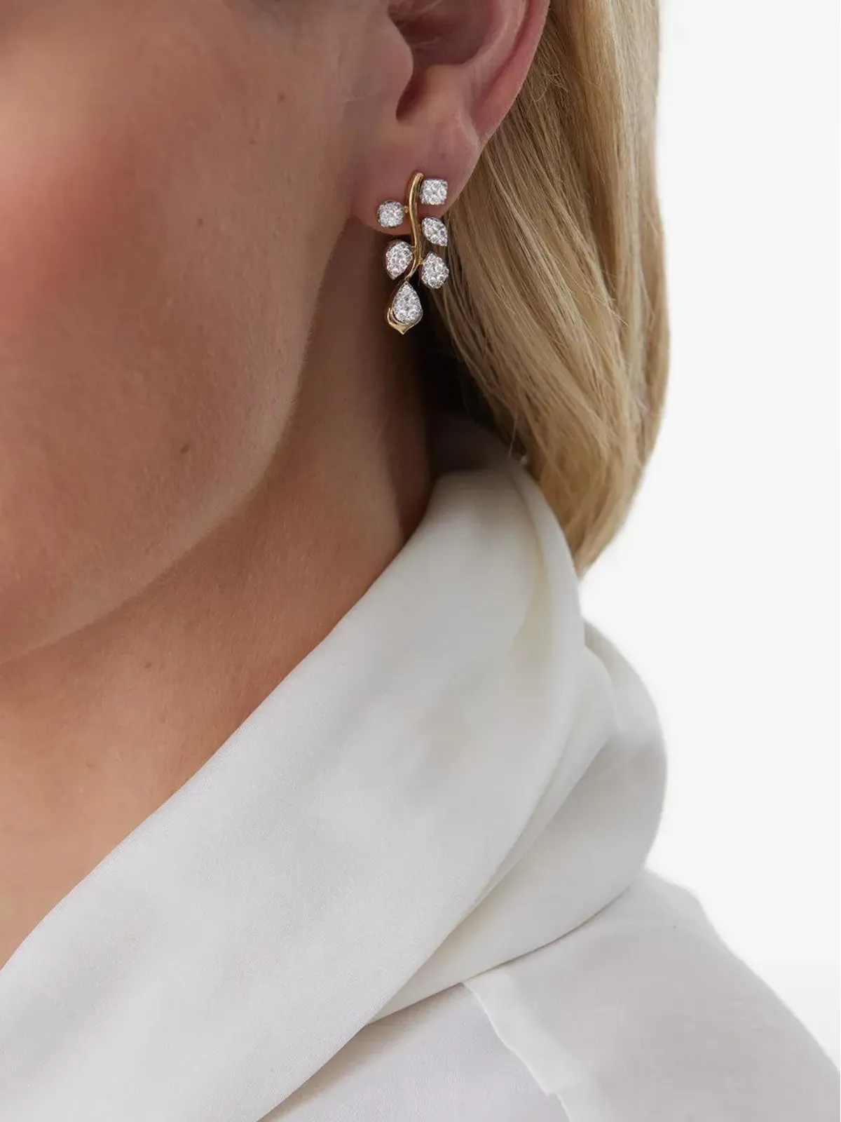 Sara Weinstock 18K Yellow Gold Diamond Cluster Earrings - 画像3