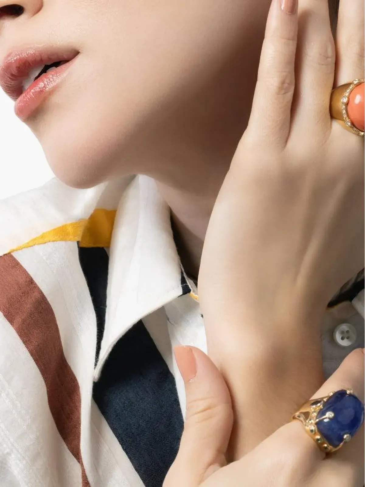 DENISE CASSOU 18K イエローゴールド ダイヤモンド コーラル エメラルド イヤリング - 画像3