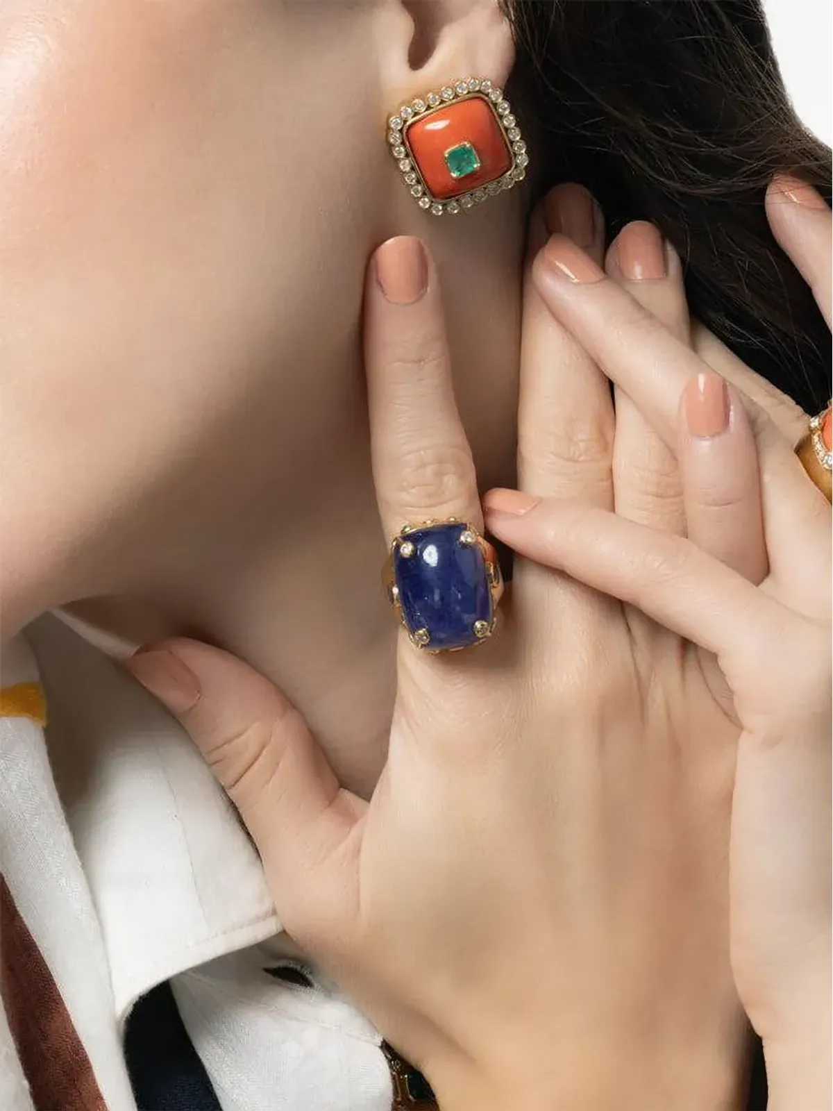 DENISE CASSOU 18K イエローゴールド ダイヤモンド コーラル エメラルド イヤリング - 画像4
