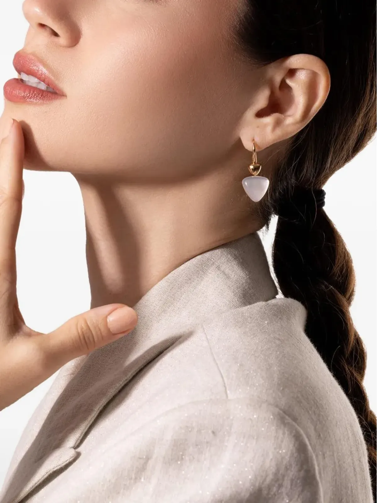 VHERNIER 18Kローズゴールド ロッククリスタルとマザーオブパール イヤリング - 画像5