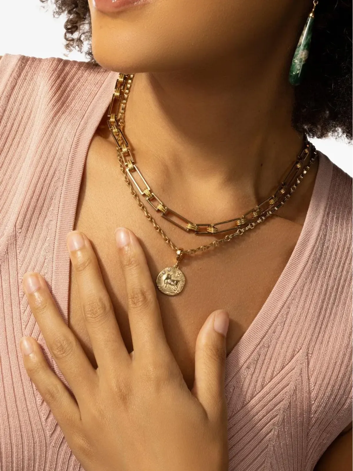 Azlee 18K イエローゴールド ダイヤモンド タウルスコイン ネックレス - 画像2