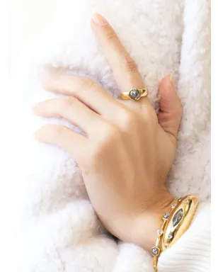 NIMO WITH LOVE 18K イエローゴールド チャビー ダイヤモンドとサファイア リング - サムネイル2