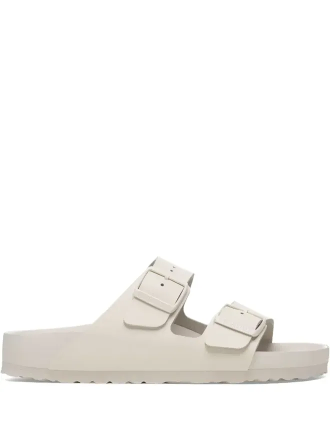 Birkenstock Birkenstock アリゾナ バックル留めのフラットサンダル（ホワイト）の商品画像