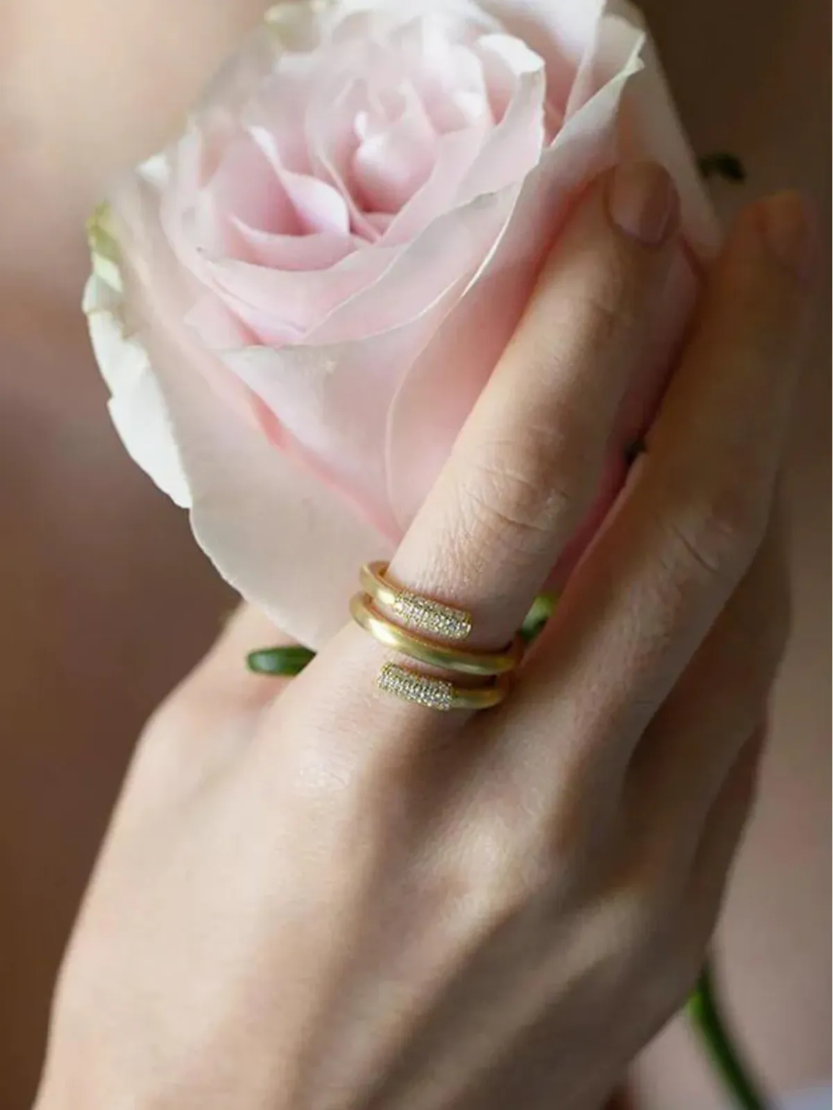 Leigh Maxwell 18K Yellow Gold Amani Spring Diamond Ring - 画像4