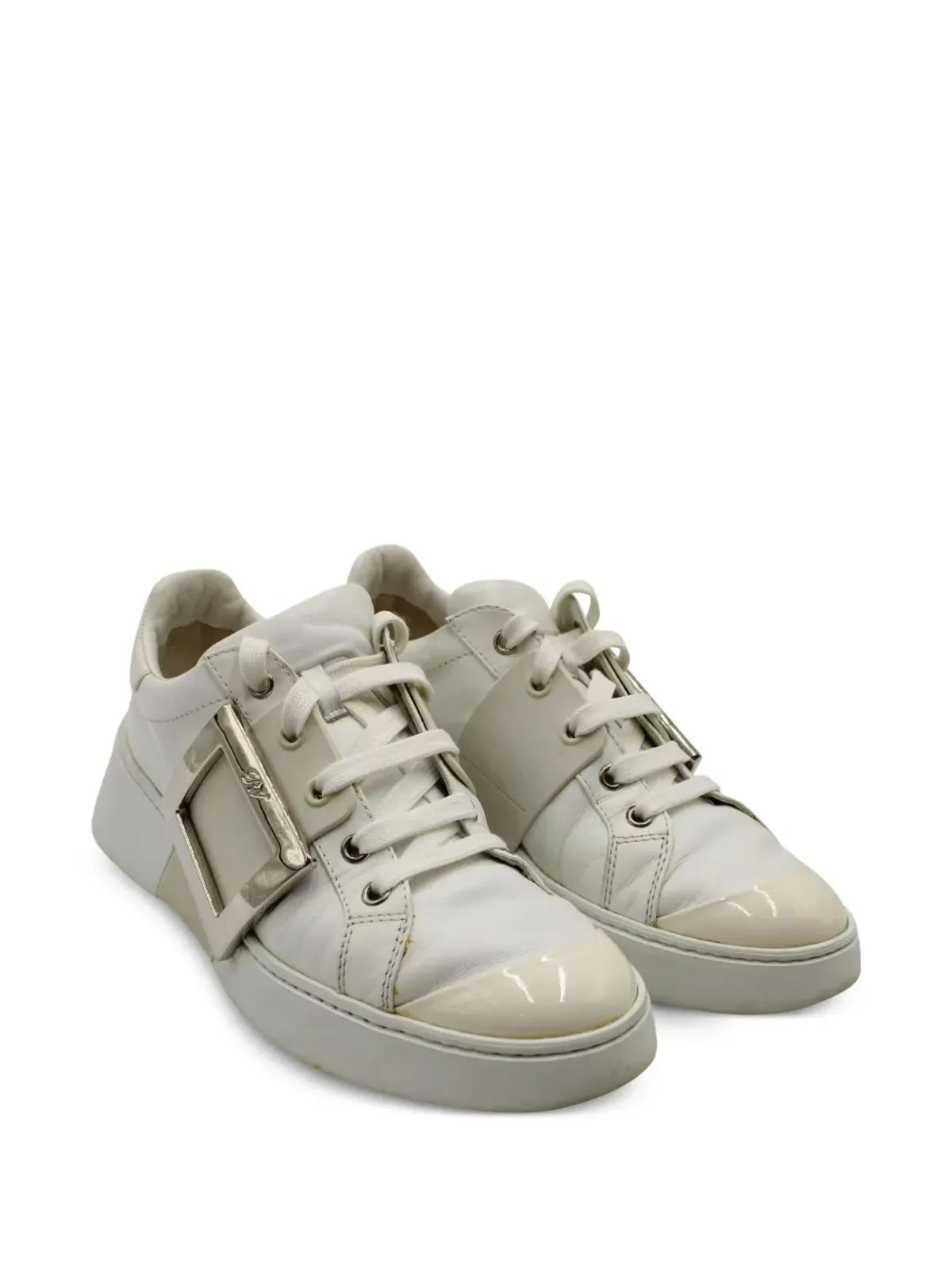 Roger Vivier Vintage Viv Skate メタルバックルスニーカー（ニュートラルカラー） - 画像2