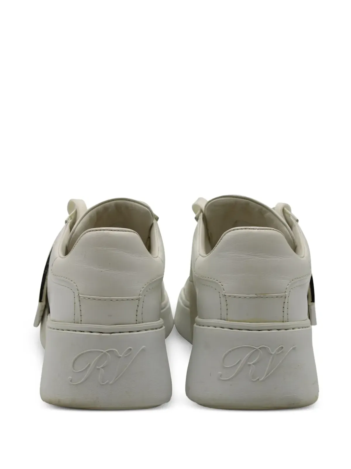 Roger Vivier Vintage Viv Skate メタルバックルスニーカー（ニュートラルカラー） - 画像3