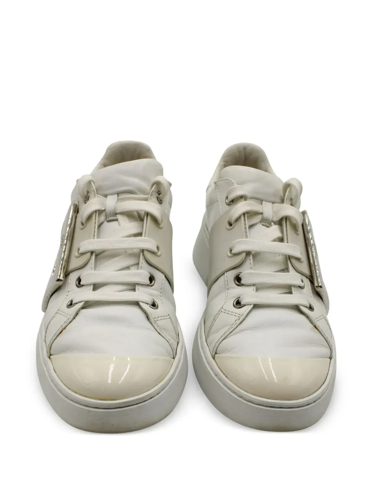 Roger Vivier Vintage Viv Skate メタルバックルスニーカー（ニュートラルカラー） - 画像4