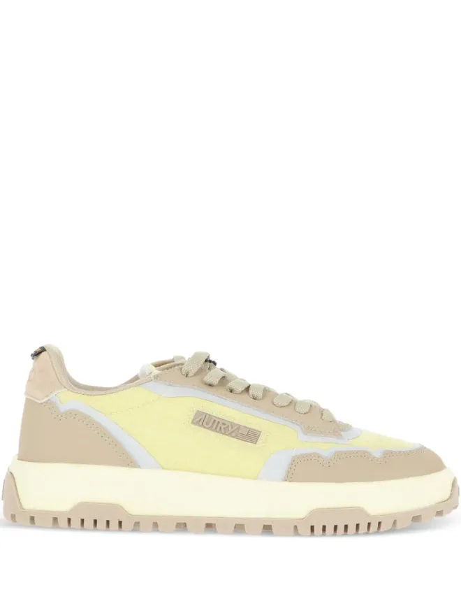Autry Autry ロー・ワイルドペース・パンプス - Yellowの商品画像