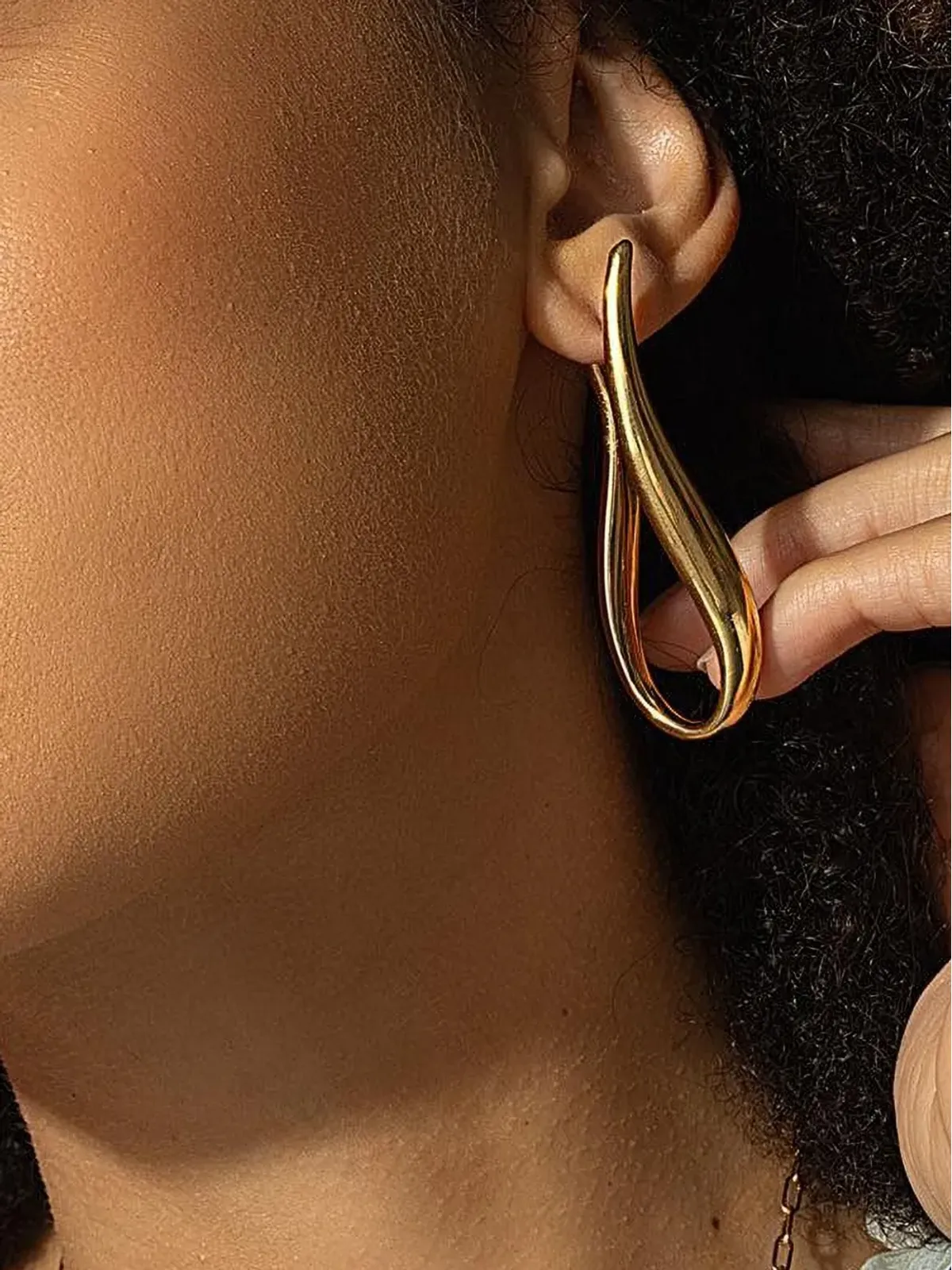 Lisa Nik 18K イエローゴールド ウェーブ長尺ピアス - 画像3