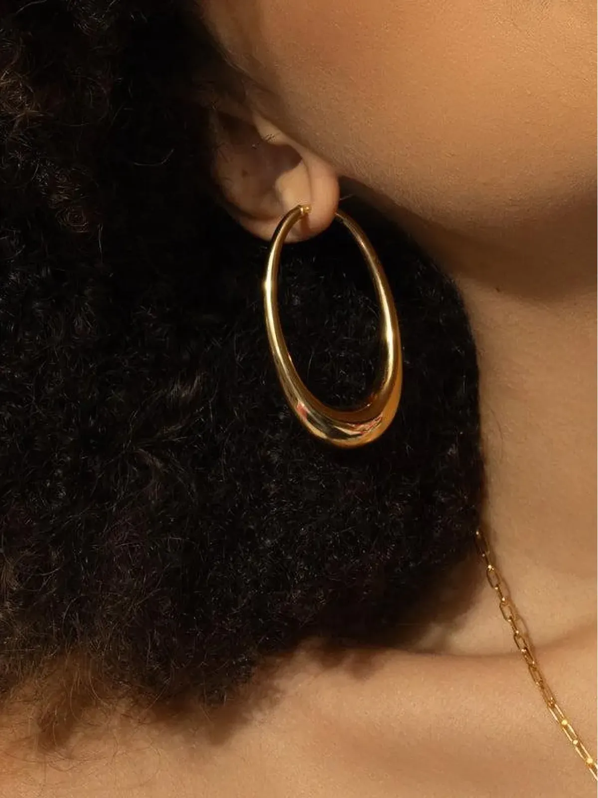 Lisa Nik 18K イエローゴールド 長楕円形フープピアス - 画像2