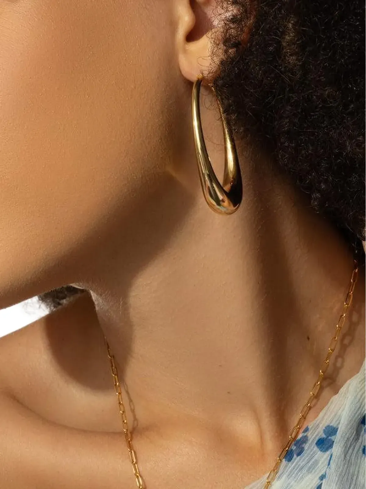 Lisa Nik 18K イエローゴールド 長楕円形フープピアス - 画像4