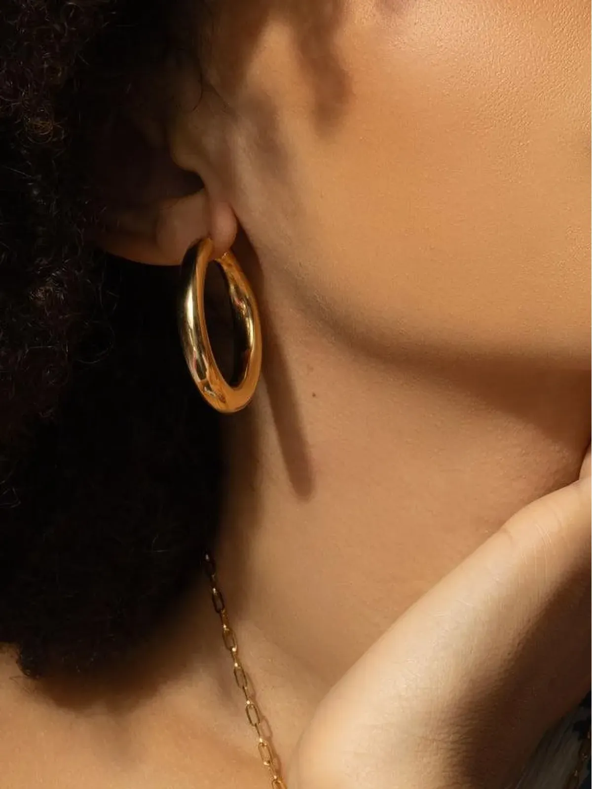 Lisa Nik 18K yellow gold round hoop earrings - 画像4