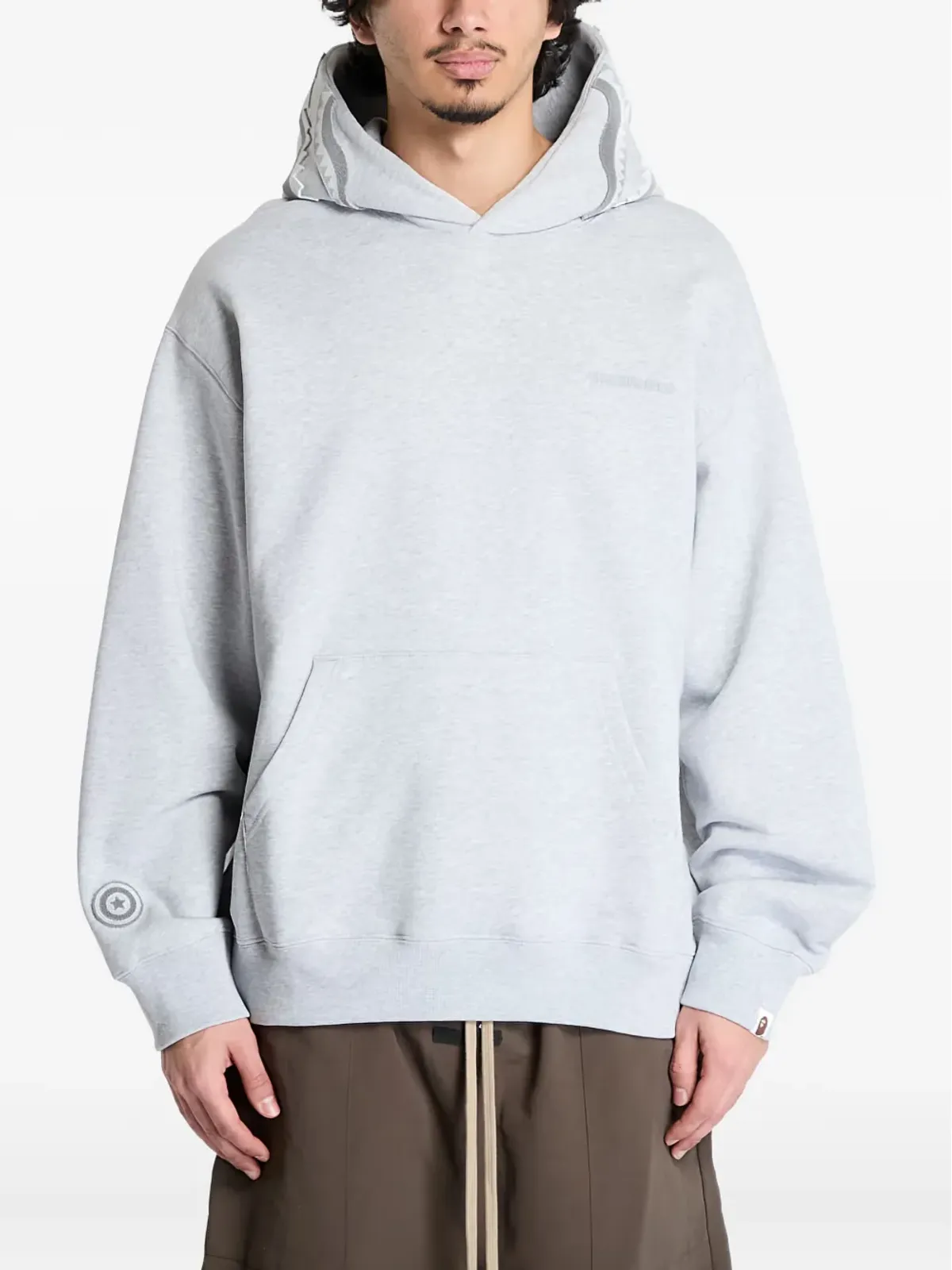 A BATHING APE® シャークロゴ プルオーバー フーディー（グレー） - 画像1