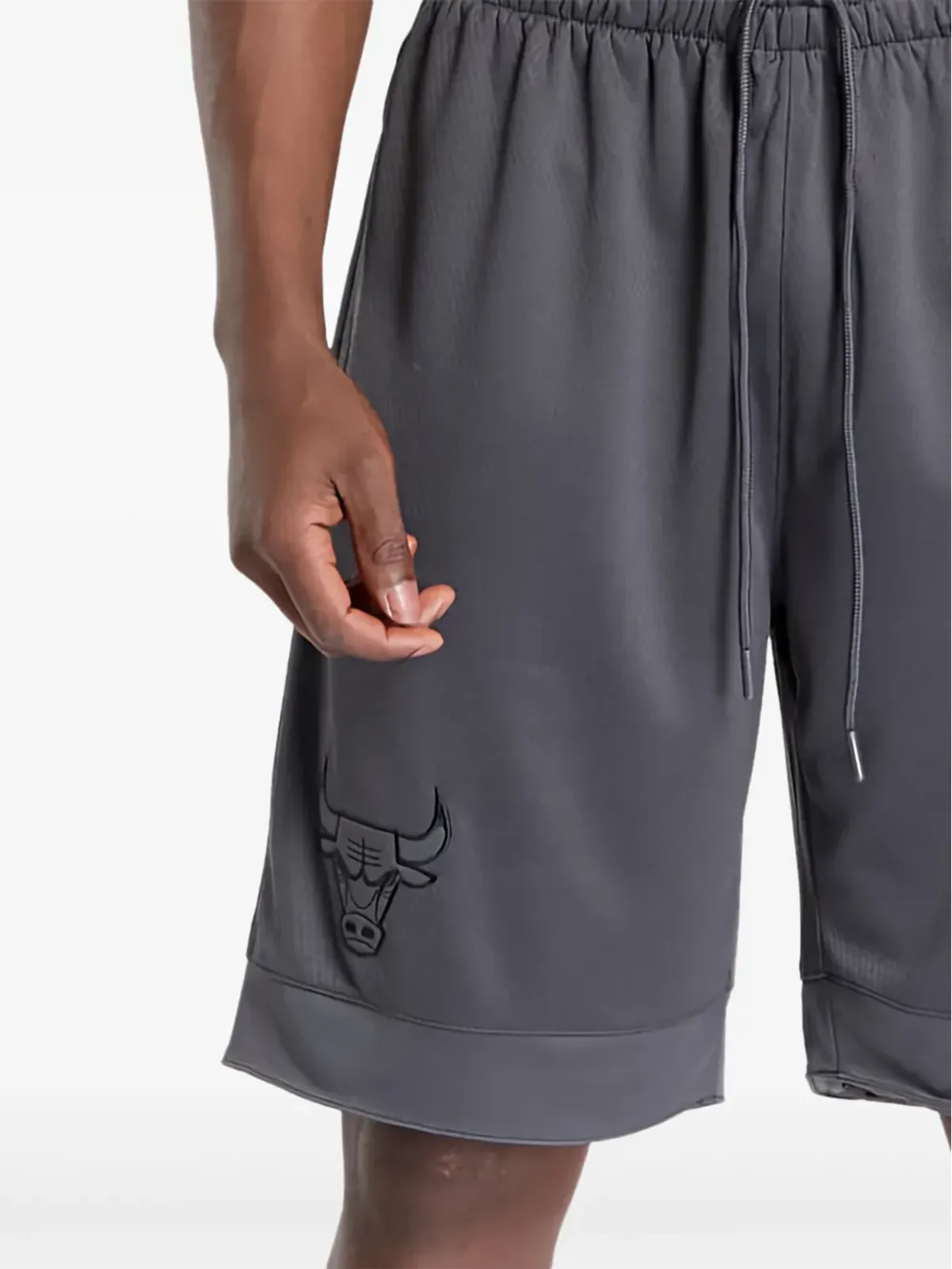 NEW ERA CAP シカゴ・ブルズ NBA トーンメッシュ トラックショーツ グレー - 画像4