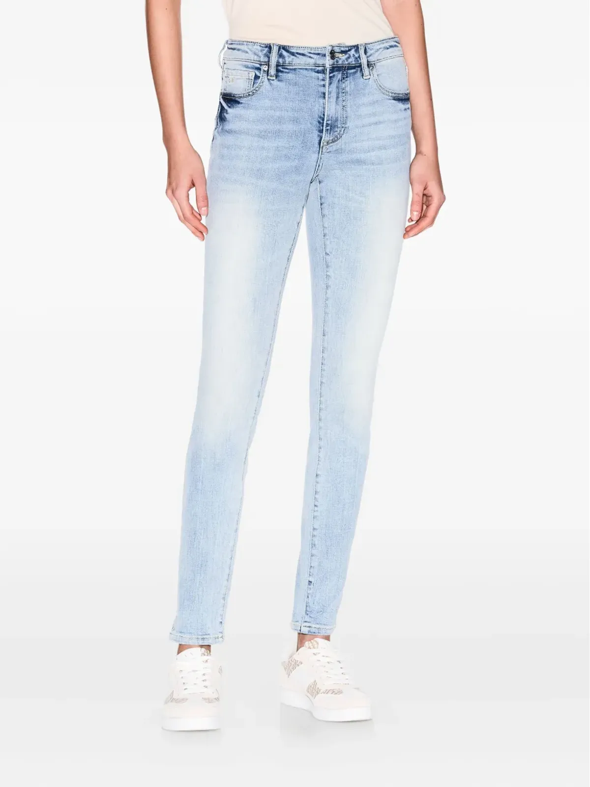 Armani Exchange ライトウォッシュ ブルーのスキニージーンズ - 画像3