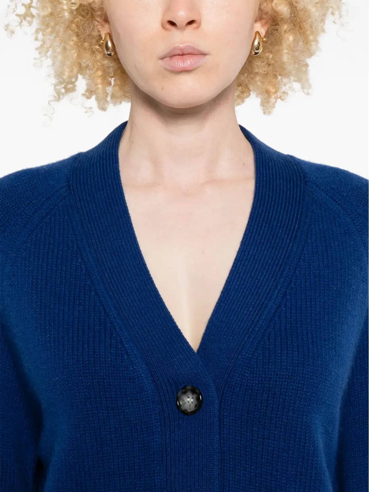 Allude パッチポケット付きボタンカーディガン - 画像5