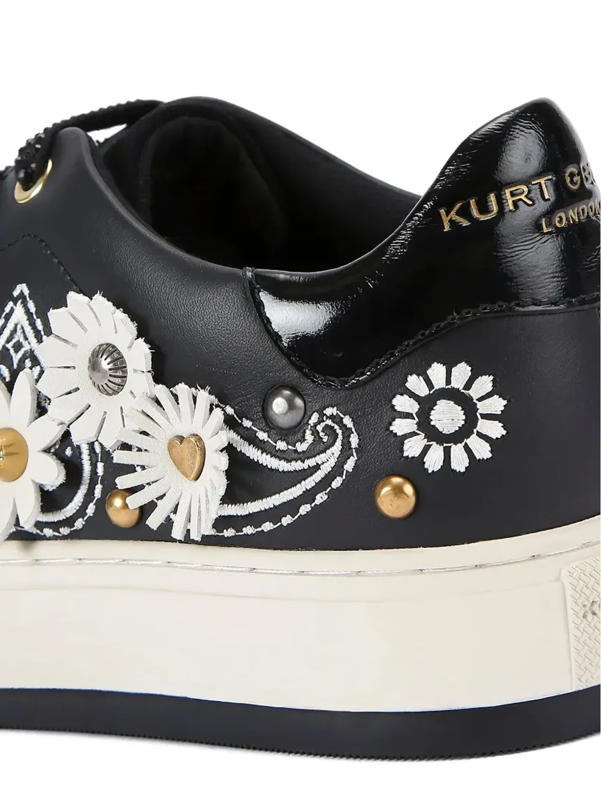 Kurt Geiger London 花柄アップリケ付きスタッズスニーカー（ブラック） - 画像4