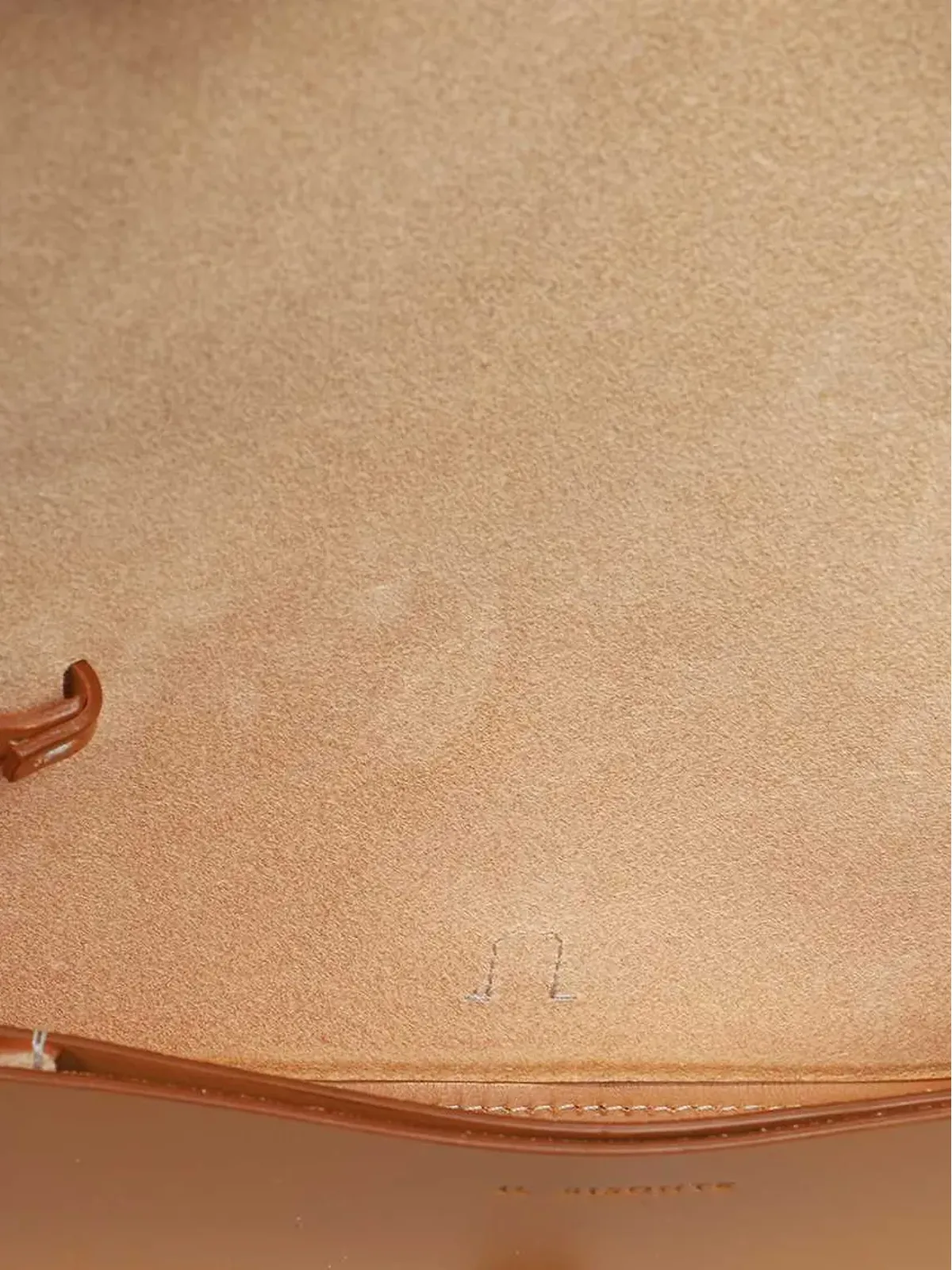 Il Bisonte フラップ開閉 レザー ショルダーバッグ - 画像3
